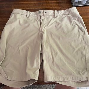 Lululemon shorts beige
